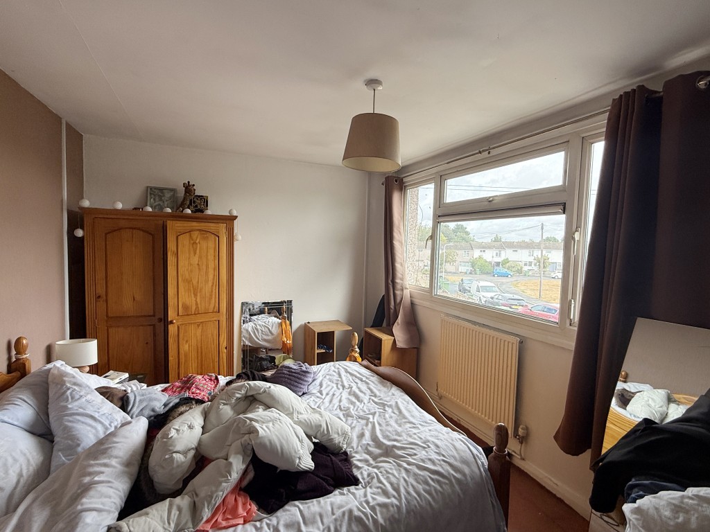 Lot: 165 - HOUSE IN NEED OF IMPROVEMENT - Bedroom 1 in House in Need of Refurbishment